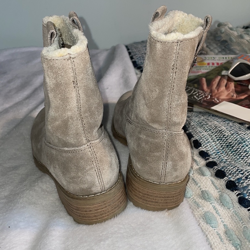 Bjorndal Aspen Fleece-Trimmed Suede Ankle Boots- size 6 - Picture 4 of 5